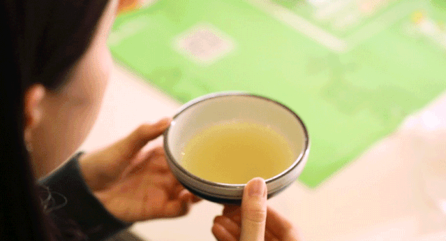 椰子里的白肉怎么吃(椰子里的白肉硬的能吃吗)