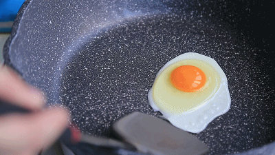 苏泊尔跟炊大皇哪个好(炊大皇和苏泊尔铸铁锅哪个好)