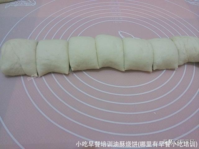小吃早餐培训油酥烧饼(哪里有早餐小吃培训)