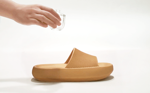 鞋底吱吱响怎么消除(鞋底吱吱响怎么消除图片讲解)