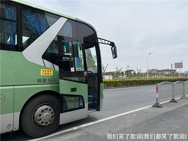 我们笑了歌词(我们都笑了歌词)