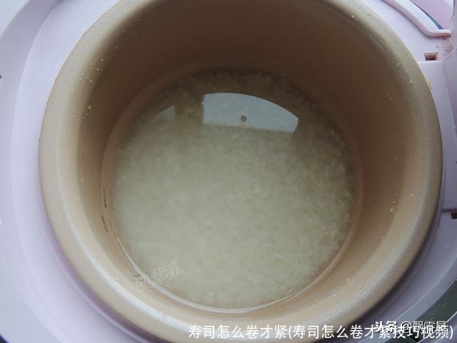 寿司怎么卷才紧(寿司怎么卷才紧技巧视频)