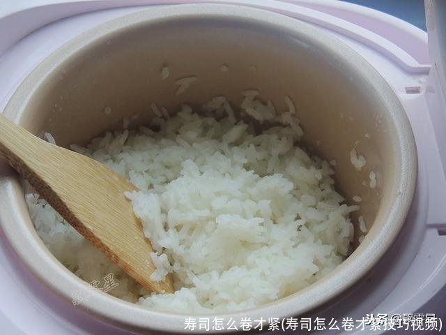 寿司怎么卷才紧(寿司怎么卷才紧技巧视频)