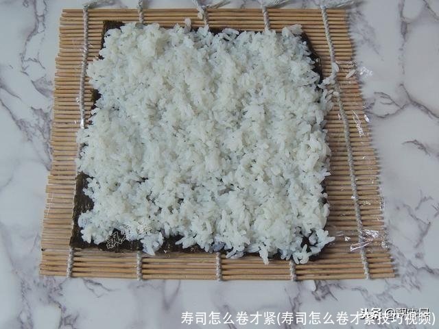 寿司怎么卷才紧(寿司怎么卷才紧技巧视频)