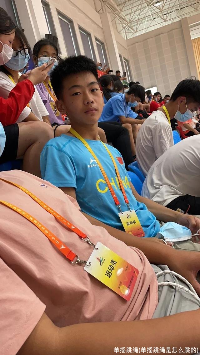 单摇跳绳(单摇跳绳是怎么跳的)