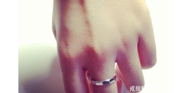 戒指戴中指什么意思