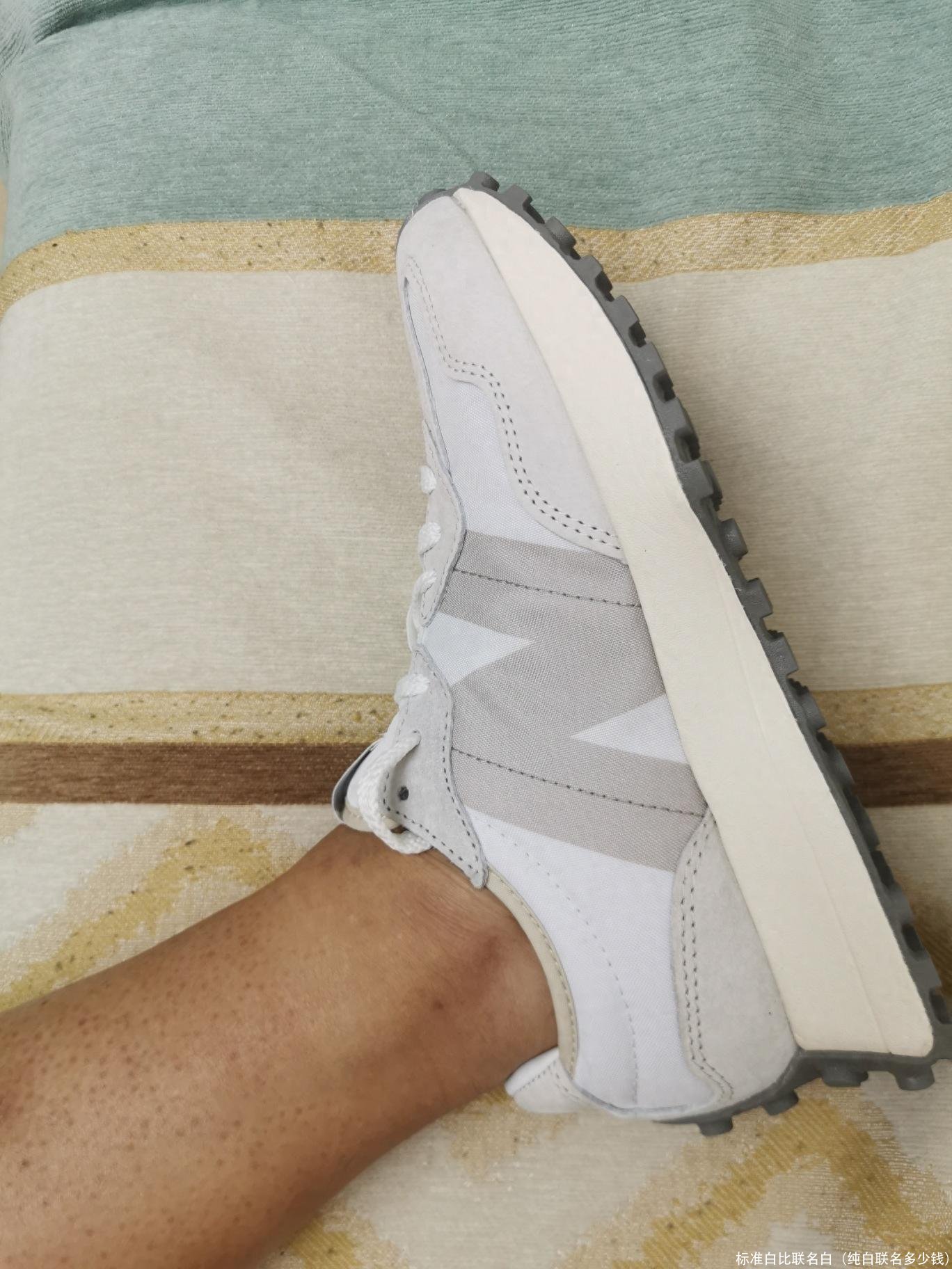 标准白比联名白(纯白联名多少钱)