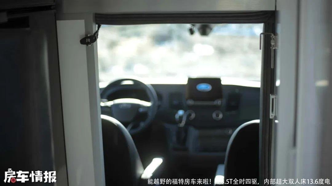 能越野的福特房车来啦!配3.5T全时四驱,内部超大双人床13.6度电