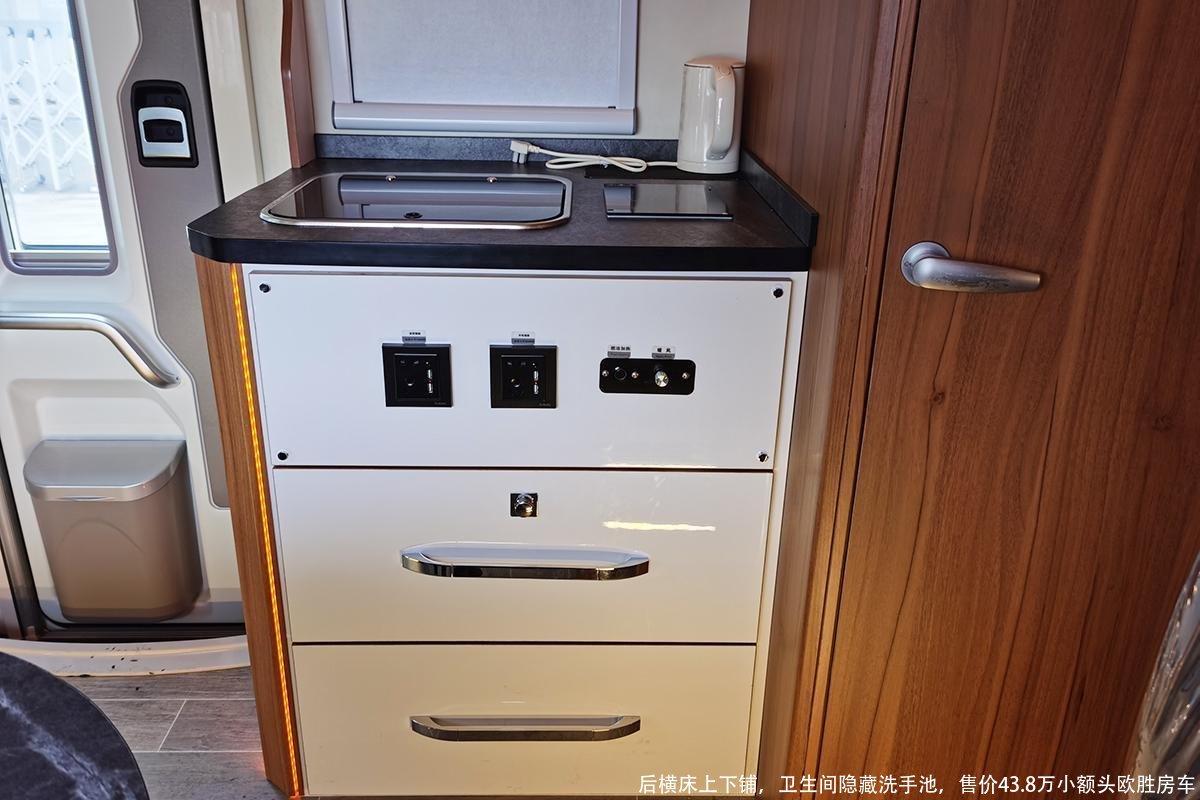 后横床上下铺,卫生间隐藏洗手池,售价43.8万小额头欧胜房车