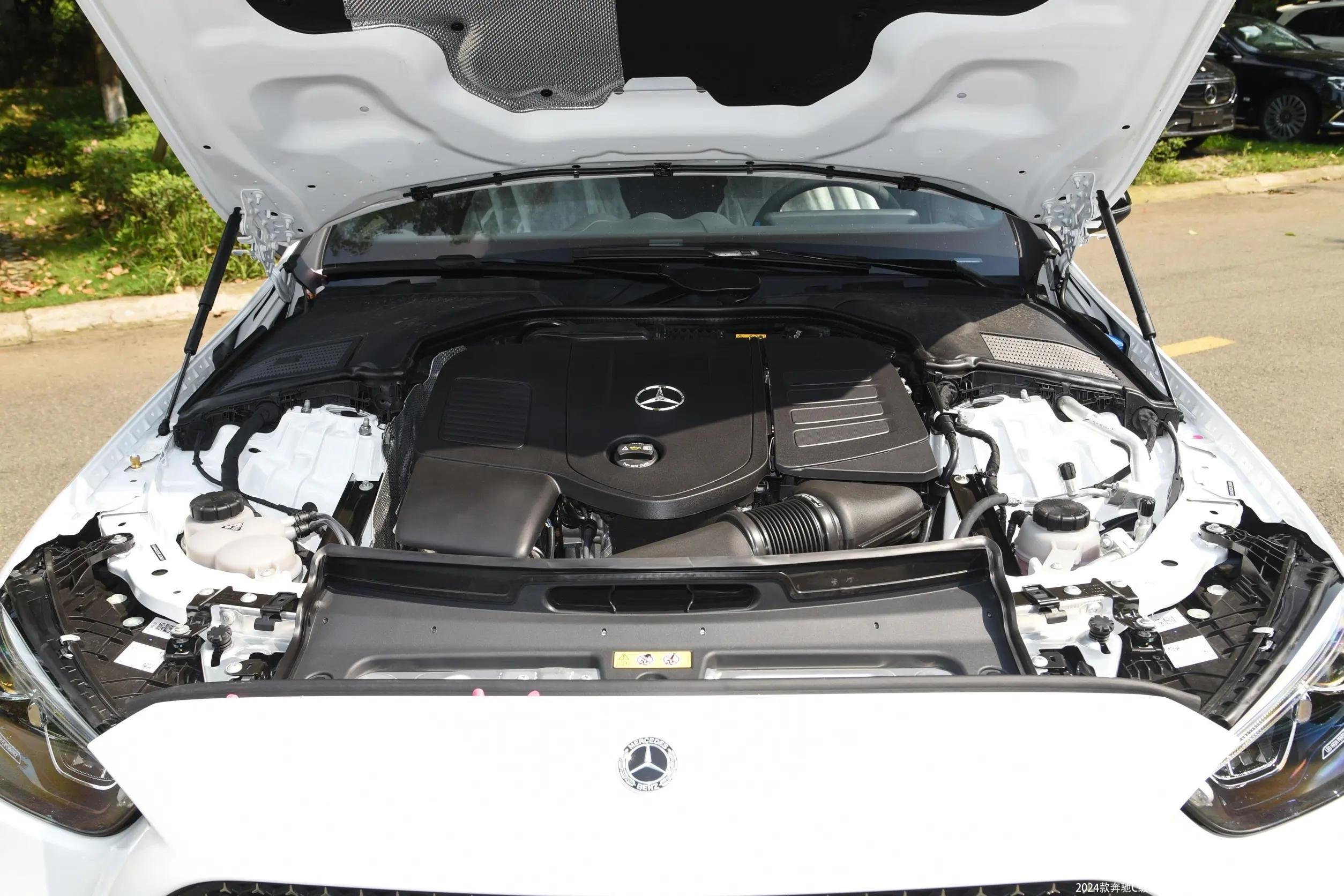 2024款奔驰C级上市，1.5T动力，涨价900元，售价33.32
