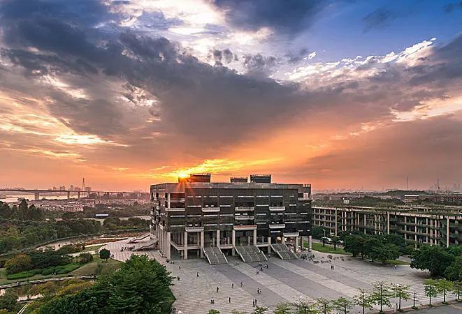 校内学生消息!2023年广东工业大学本科批次分数线提前曝光