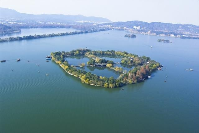 三潭印月的来历以及杭州西湖十大景点介绍