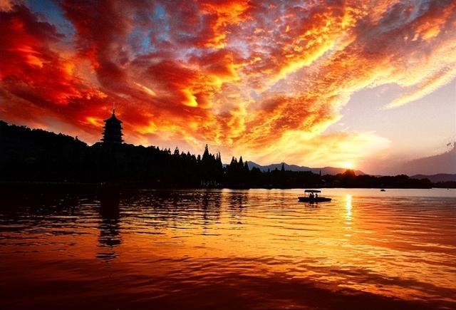 三潭印月的来历以及杭州西湖十大景点介绍