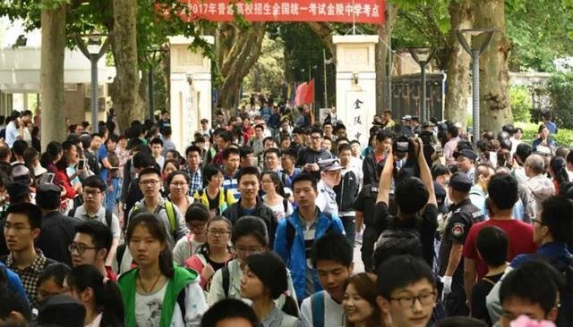 大跌眼镜，高考提前批投档分出炉，南京大学降到484分断档很严重